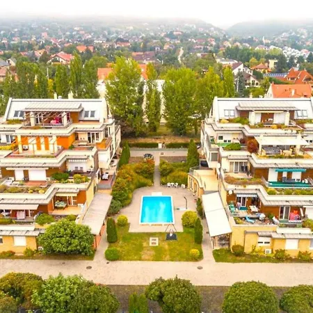 Koczor Apartment *